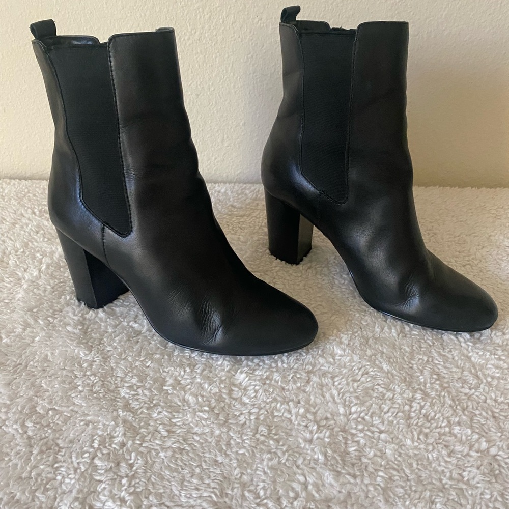 Tahari Garnet Women’s Black Leather Roundtoe Ankle Block Heel Boots Size 9.5 M